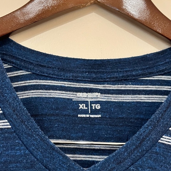 3 Old Navy V-Neck T-Shirts. Size XL - Picture 7 of 10